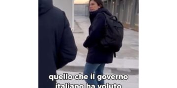 Ci metta la faccia sullo sperpero per una prigione vuota