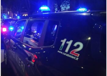 Cadavere di un uomo. Sul posto carabinieri e medico legale