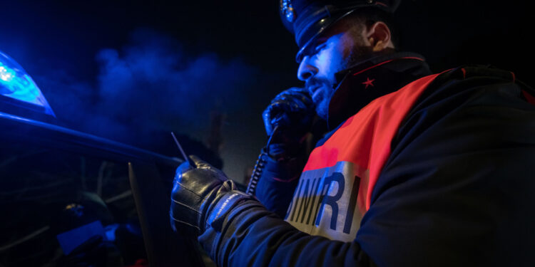 Un 17enne ha ferito un carabiniere ed è stato arrestato