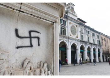 Simboli nazisti a Brescia a 5 giorni dal corteo delle polemiche