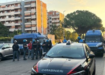 Due manifestanti in uffici polizia