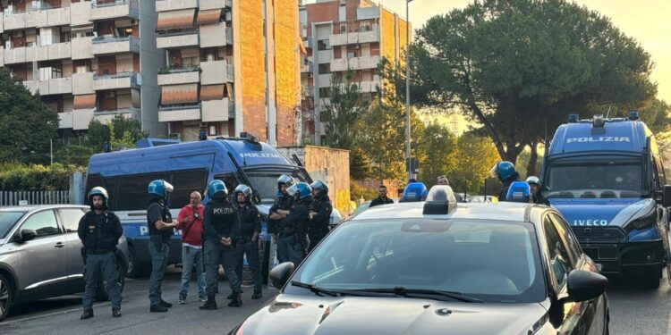 Due manifestanti in uffici polizia