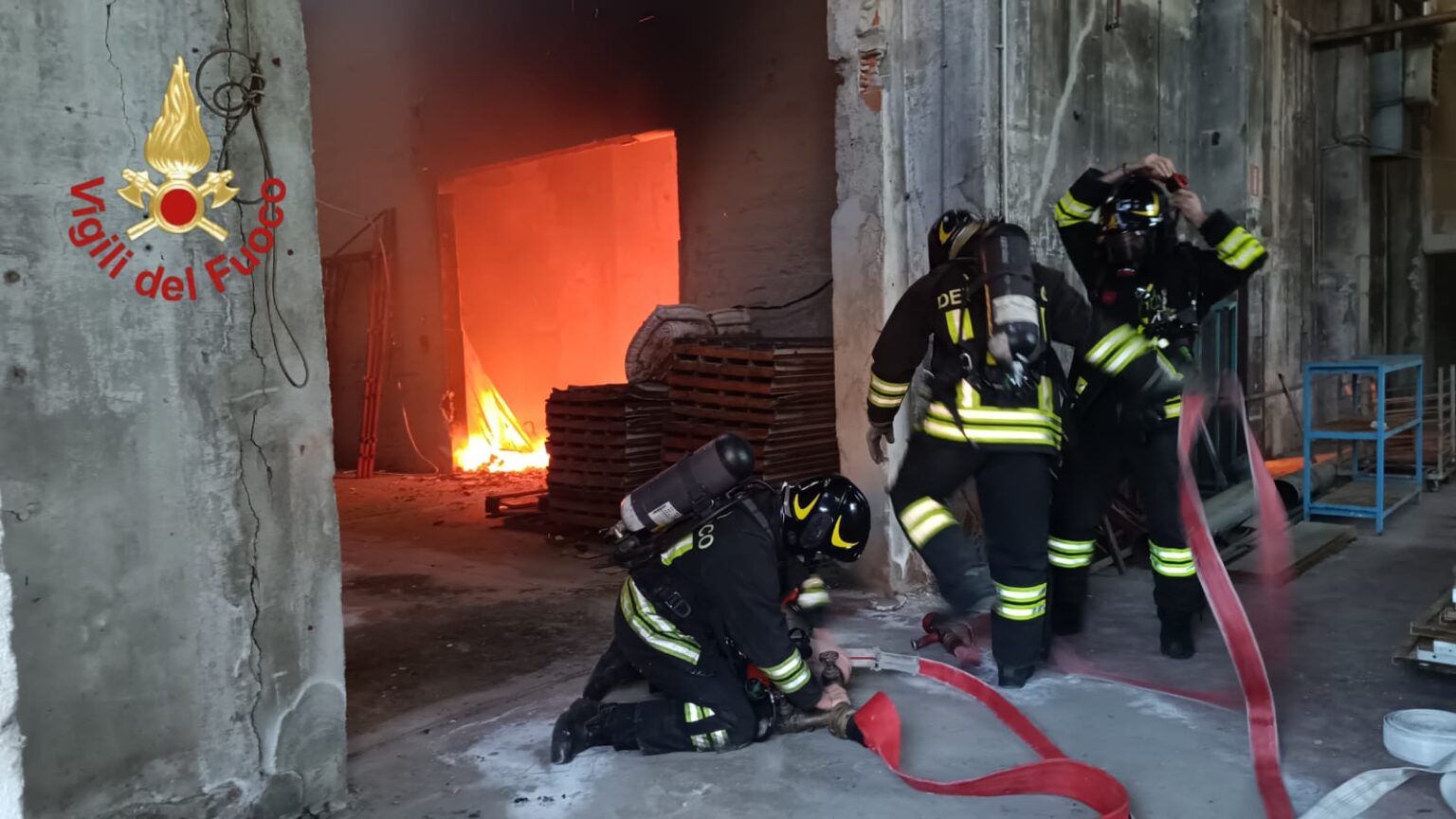 Erba Incendio In Un Capannone Dismesso In Via Leopardi Espansionetv