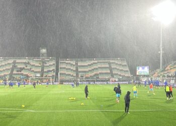 Vento e pioggia allo stadio di Venezia per la gara tra lagunari e Como