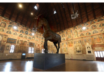 Accompagnati da assessori in visita ad affreschi Palazzo Ragione