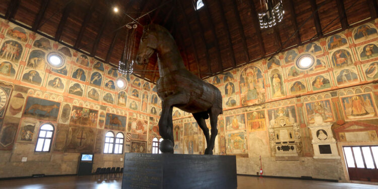 Accompagnati da assessori in visita ad affreschi Palazzo Ragione