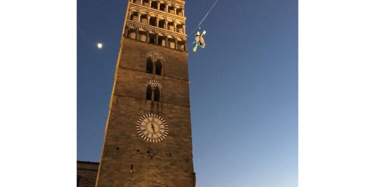 In 6.500 in piazza del Duomo per assistere a discesa