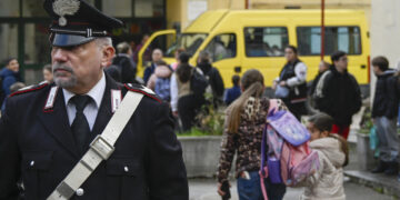 A Castellammare di Stabia. I genitori aggredirono la docente