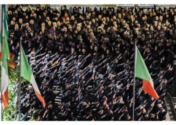 A poca distanza presidio antifascista con autonomi e studenti