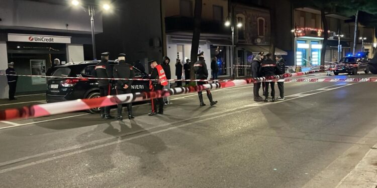 Carabiniere ha sparato al 23enne che ha accoltellato 4 persone