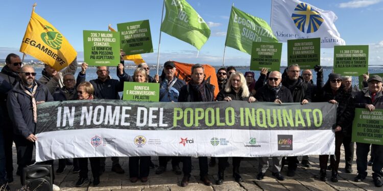 Flashmob per la campagna nazionale 'Ecogiustizia subito'