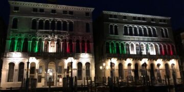 Lavori a Ca' Farsetti e Ca' Loredan sul Canal Grande