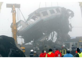 Ottanta feriti nella nebbia