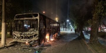 Nella capitale dello stato sono stati incendiati i bus pubblici