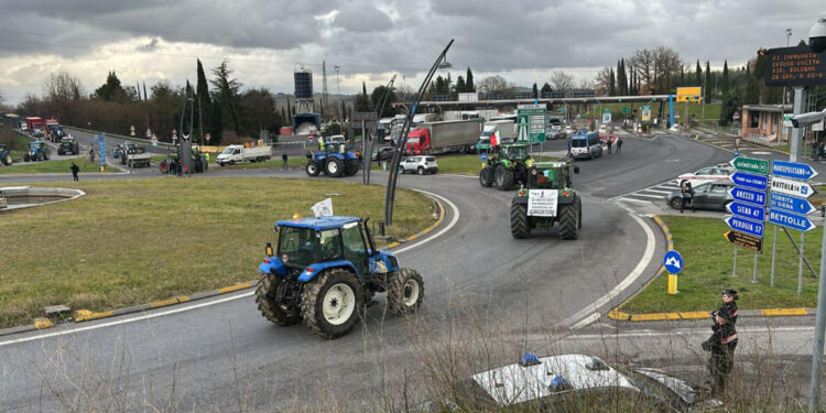 Il corteo ha evitato l'autostrada. Domani in marcia verso Arezzo