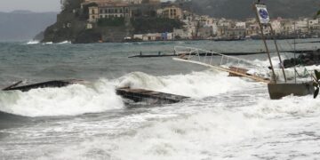 Le strutture portuali e la frazione di Canneto le più colpite