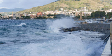 Sardegna in arancione. Temporali e venti forti in arrivo al Sud