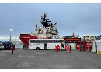 Sbarco 111 persone. 55 restano nelle Marche