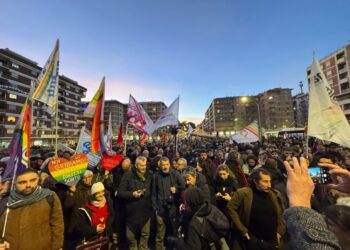 Sui manifesti: 'Noi lo gridiamo con il cuore. Diritti subito'