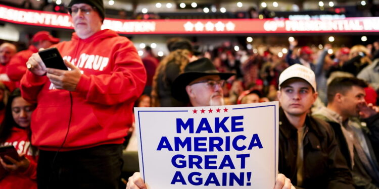 Iniziato il comizio alla Capital One Arena di Washington