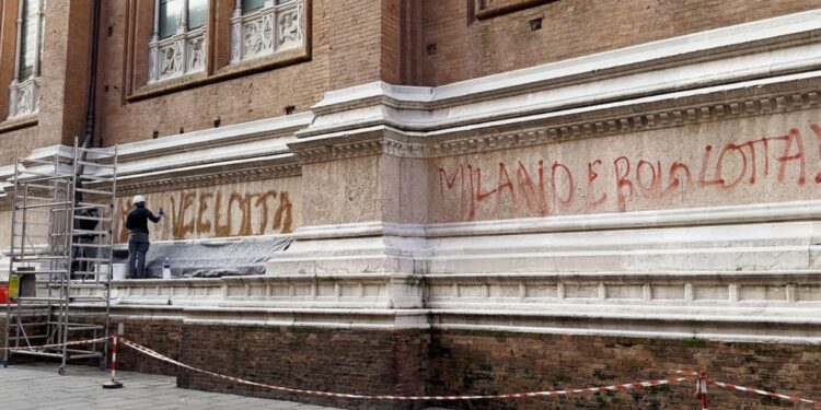 Dalle scritte tracciate durante la manifestazione di sabato