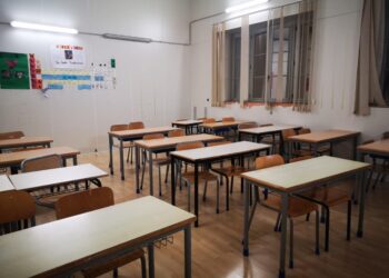 Operatore di sostegno insultato da studenti di un liceo a Roma