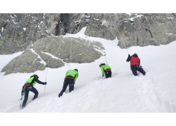 Continuano le ricerche via terra per trovare l'altro alpinista