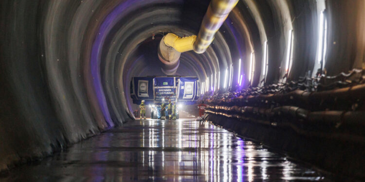 Esplosione durante la rimozione di materiale di scavo