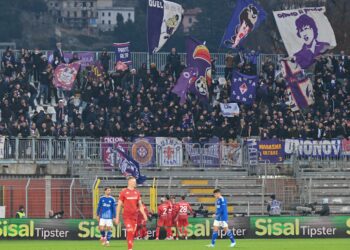 La curva ospiti del Sinigaglia in occasione del match contro la Fiorentina (foto Roberto Colombo)