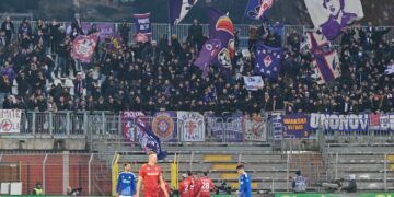 La curva ospiti del Sinigaglia in occasione del match contro la Fiorentina (foto Roberto Colombo)