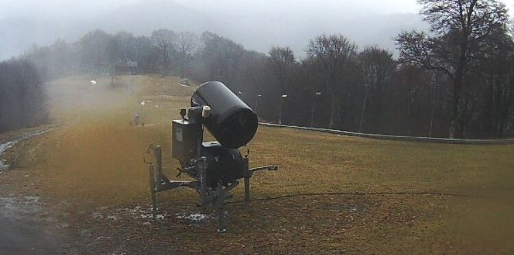 L'immagine della webcam posta sulla pista da sci della Sighignola, in Valle Intelvi