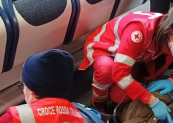 malore sul treno intervengono i soccorsi 118