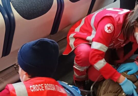 malore sul treno intervengono i soccorsi 118