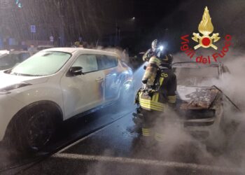 Cermenate auto in fiamme incendio 09/01/2025