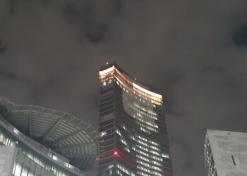 Illuminati i palazzi della Regione Lombardia per Ariel e Kfir