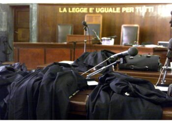 L'attore nell'Aula gremita per l'assemblea Anm a Genova