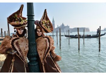 Dichiarazione di reciproco amore delle coppie in Piazza S.Marco