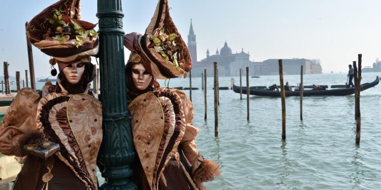 Dichiarazione di reciproco amore delle coppie in Piazza S.Marco