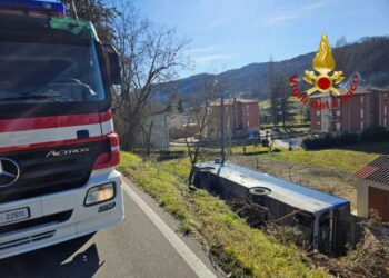 A bordo due persone e il conducente