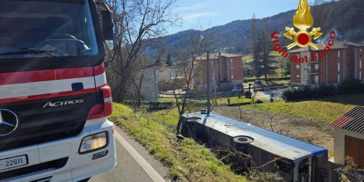 A bordo due persone e il conducente