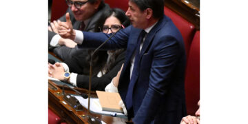 Paese non può permettersi ministri e sottosegretari sotto accusa