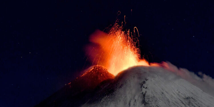 Stabile il livello di energia nei condotti magmatici del vulcano