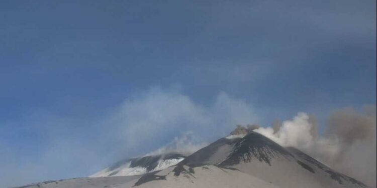 Nube cenere vulcanica verso N-E