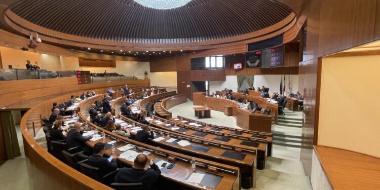 Per l'opposizione la mozione del campo largo è solo Salva Todde