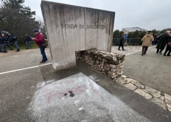 Accesso al monumento presidiato dalle forze dell'ordine