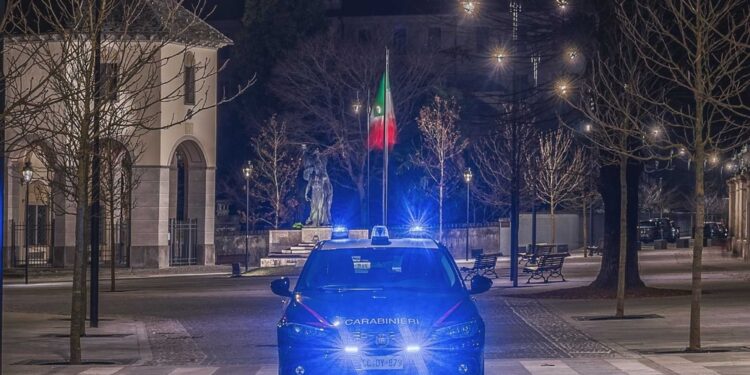 A ottobre costrinse la moglie a salire su un treno a Domodossola