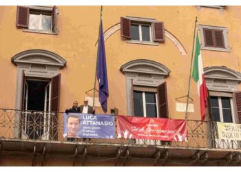 Striscione a palazzo comunale per quarto anniversario omicidio