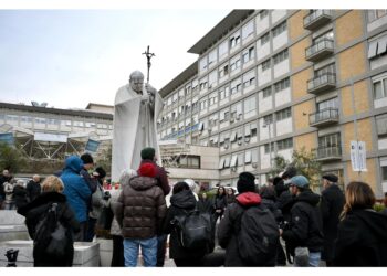 Domani sera in Duomo per assistere e sostenere Papa Francesco