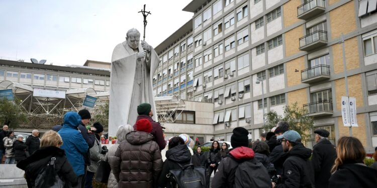 Domani sera in Duomo per assistere e sostenere Papa Francesco