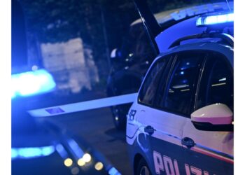 Intervento polizia nella notte. Ferito in prognosi riservata